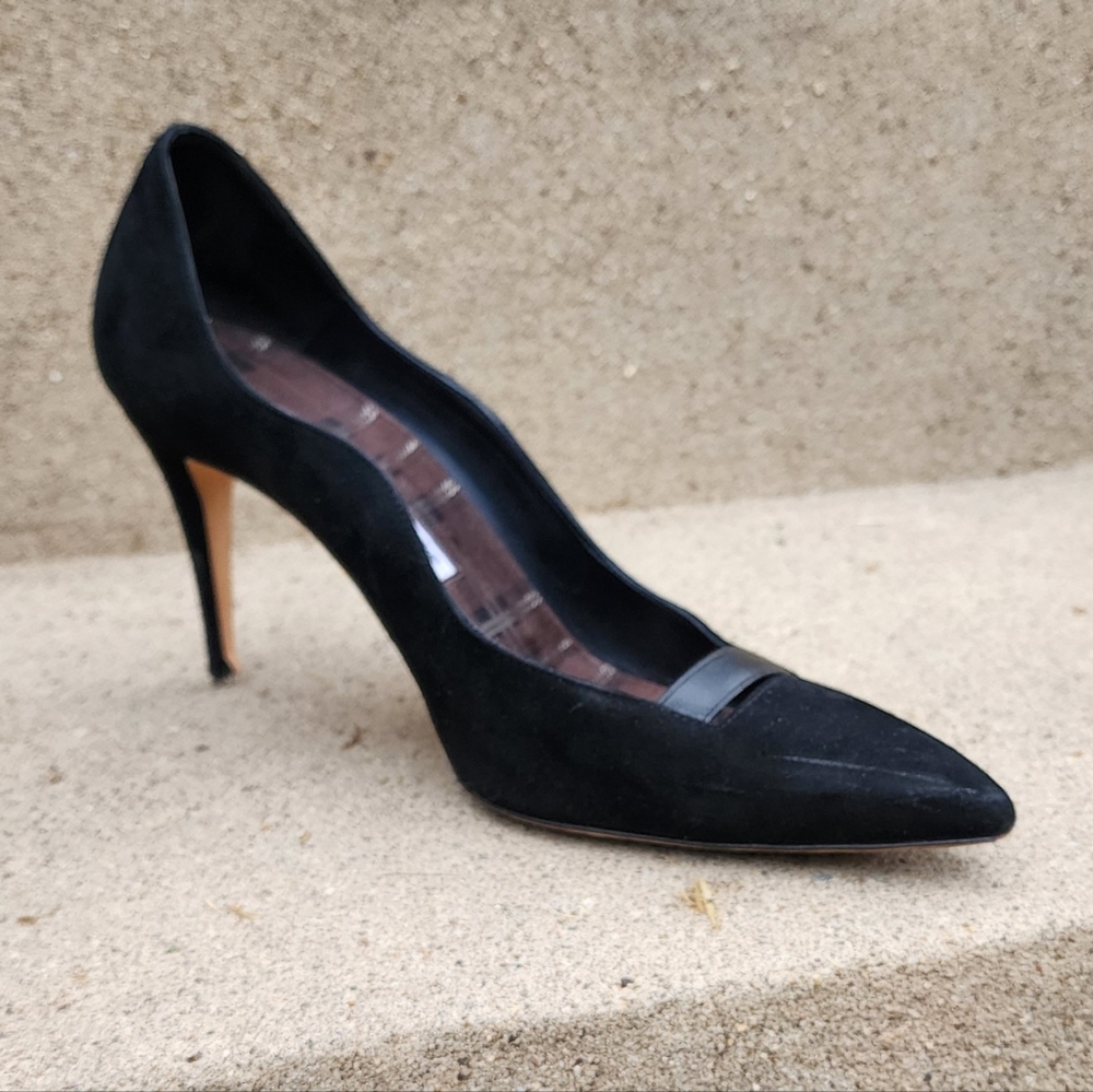 Manolo Suede Scalloped Detail High Heel Shoes